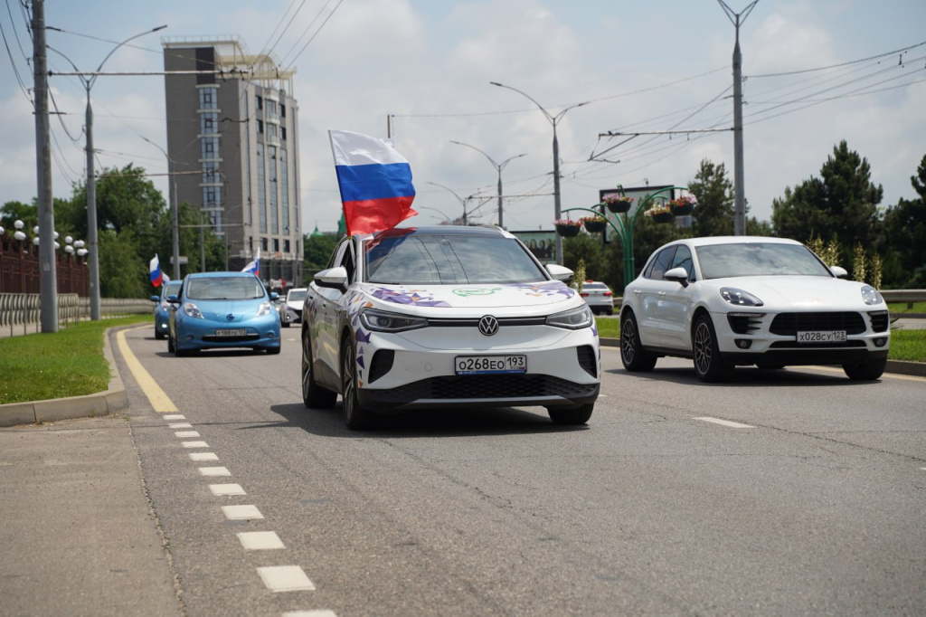 Автопробег электромобилей по улицам Краснодара